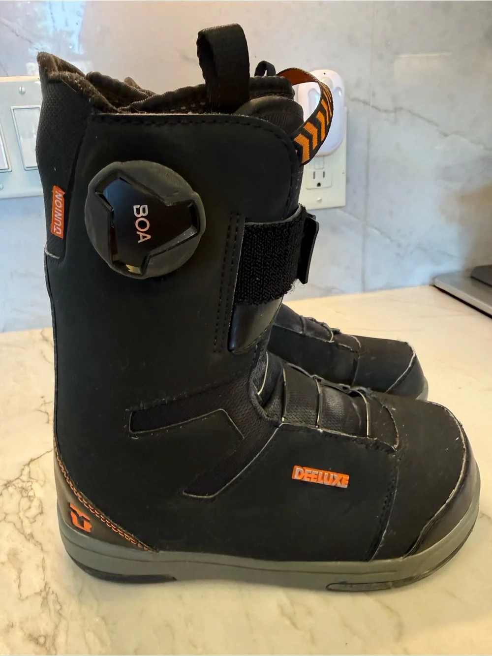 Burton snowboard boots deluxe. Kids size 3.